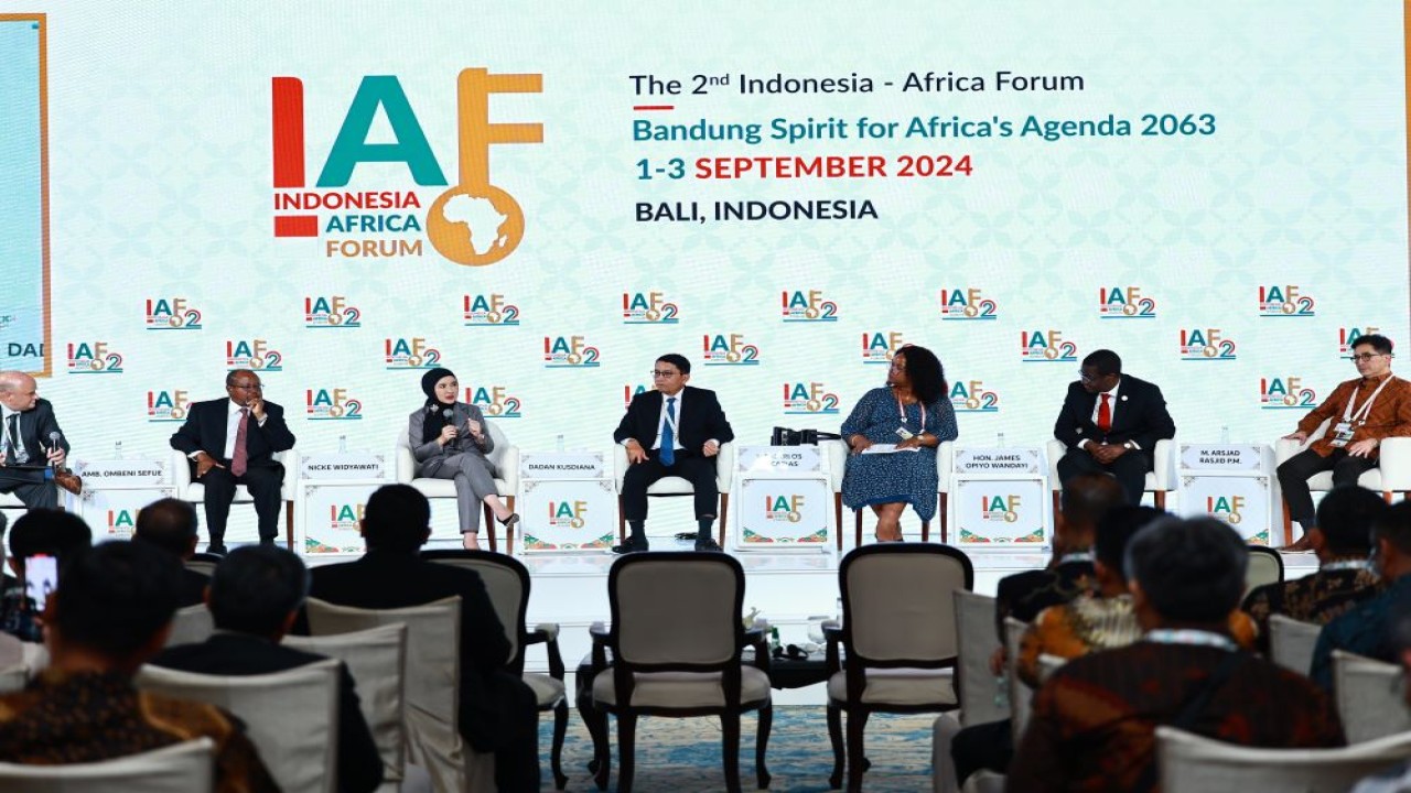 Direktur Utama Pertamina, Nicke Widyawati pada sesi diskusi bertema "Energy Effective Implementation of Energy Diversification" yang dilaksanakan pada hari kedua perhelatan Indonesia Africa Forum (IAF) 2024 di Nusa Dua, Bali. (Foto: Istimewa)