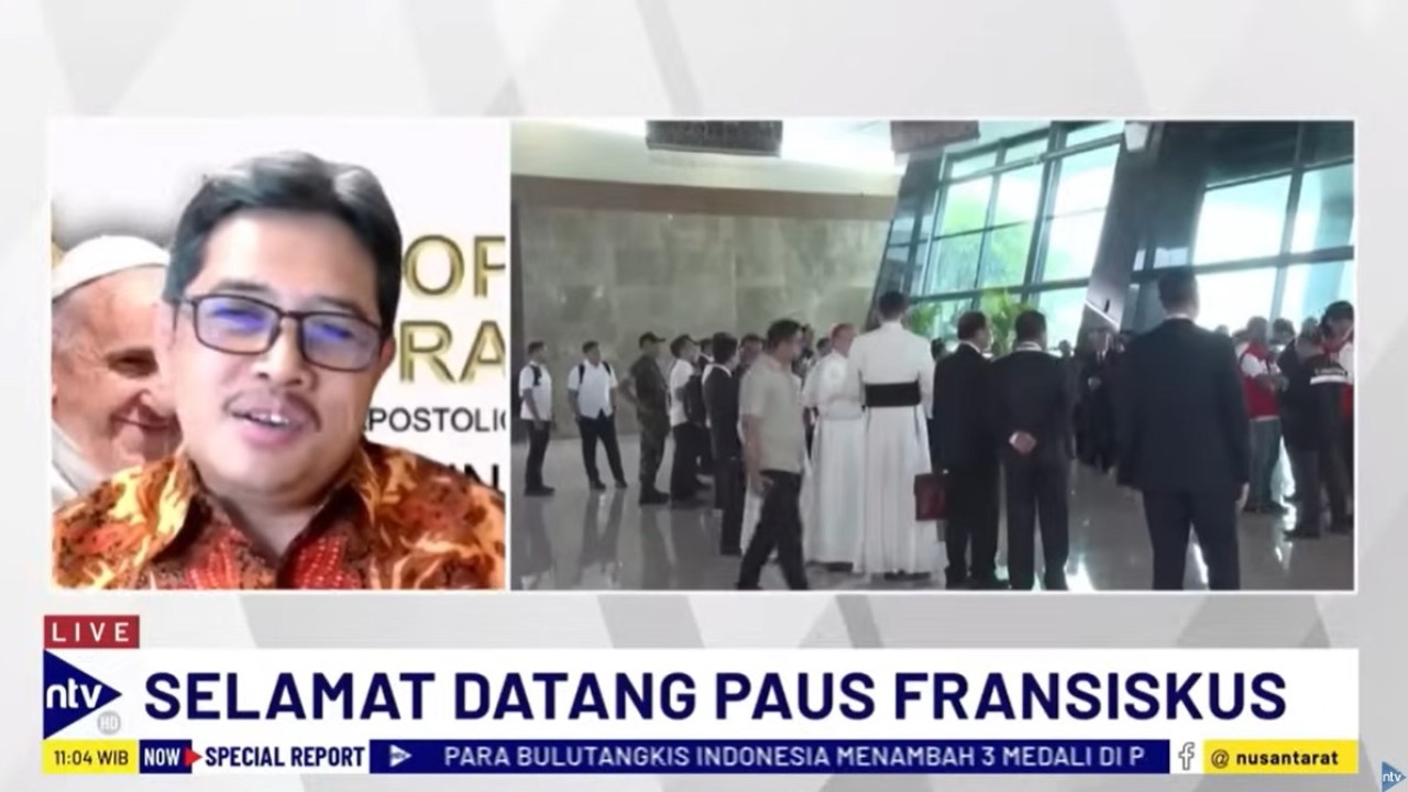 Kehadiran Bapa Suci itu disambut hangat oleh tokoh gereja dan pejabat negara serta seluruh Panitia Kunjungan Paus Fransiskus di Indonesia.