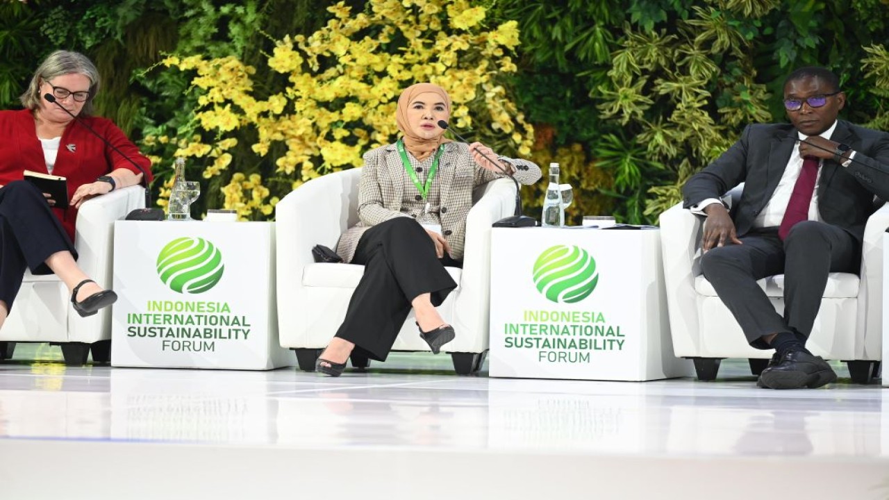 Direktur Utama Pertamina Nicke Widyawati menjadi pembicara pada Indonesia International Sustainability Forum 2024 di Jakarta Convention Center Senayan, Jakarta, Kamis (5/9/2024). (Foto: Istimewa/Pertamina)