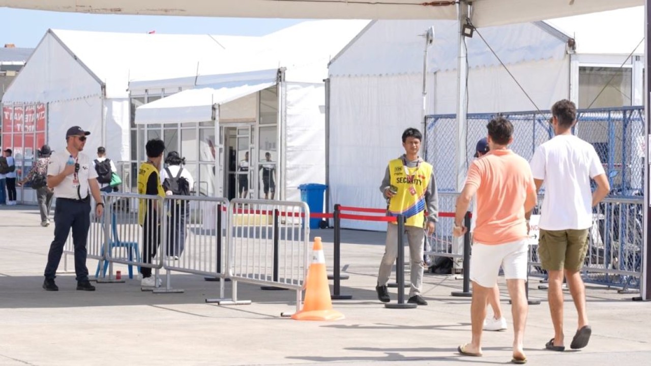 Ratusan tenaga kerja lokal dengan beragam usia turut terlibat aktif dan memegang peranan penting dalam mensukseskan perhelatan Pertamina Grand Prix Of Indonesia. (Foto: Dok/Pertamina)