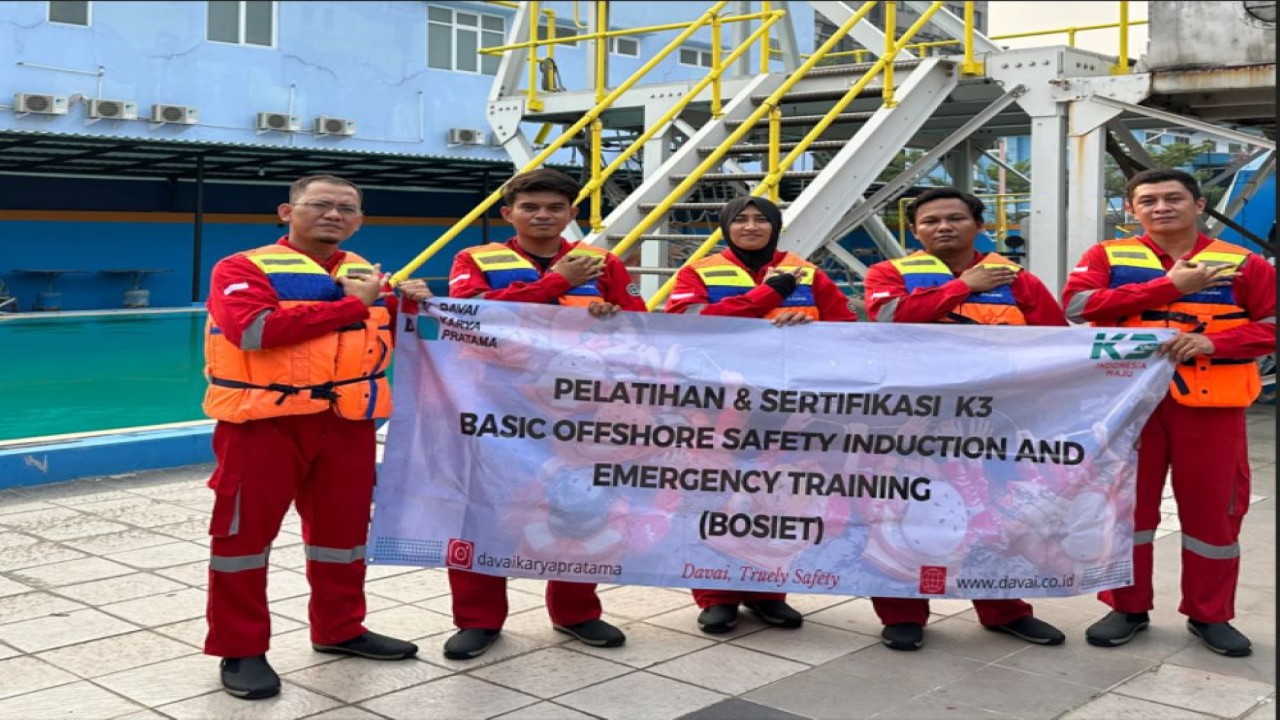 PT Davai Pratama menyelenggarakan pelatihan Tropical BOSIET atau induksi keselamatan lepas pantai dasar dan pelatihan darurat di kondisi iklim tropis bagi PT. Oil Spill Combat Team, Indonesia (OSCT)/Foto: Istimewa