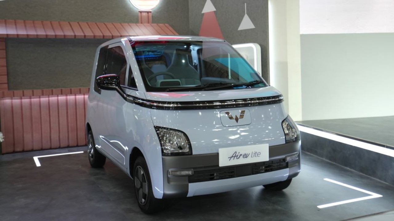 Mobil listrik Wuling Air ev Lite Long Range ditawarkan dengan harga yang kompetitif dan sudah diproduksi secara lokal pabrik Wuling Cikarang, Jawa Barat. (Foto: Istimewa/Wuling Motors)