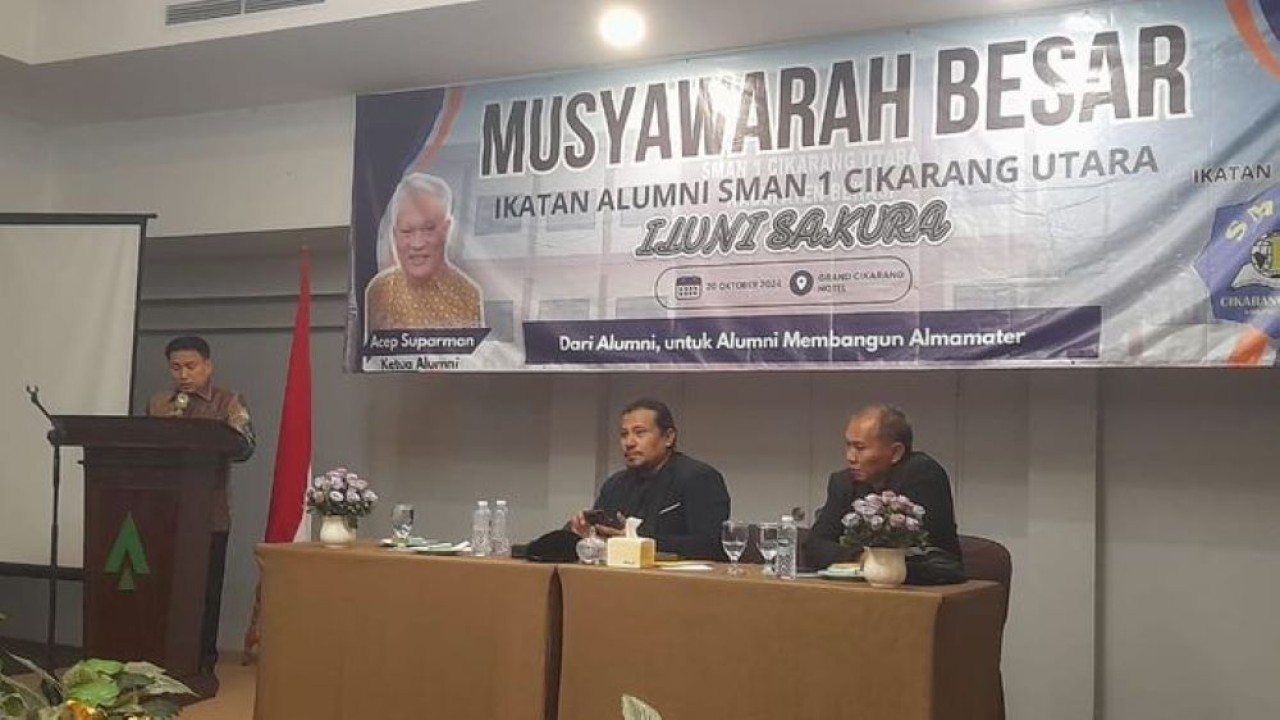 Calon Bupati Bekasi BN. Holik Qodratulloh mendapat dukungan dari Guru Purnabakti dan alumni SMAN 1 Cikarang Utara (ILUNI SAKURA) di Pilbup 2024. (Dokumentasi)