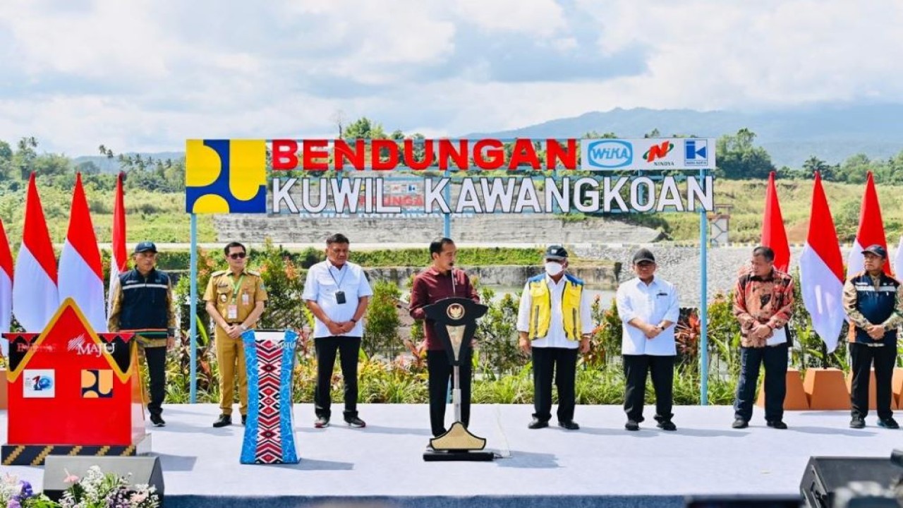 Presiden Jokowi meresmikan Bendungan Kuwil Kawangkoan, Kabupaten Minahasa Utara, dalam kunjungan kerjanya ke Provinsi Sulawesi Utara, pada Kamis, 19 Januari 2023. (Foto: BPMI Setpres/Laily Rachev)