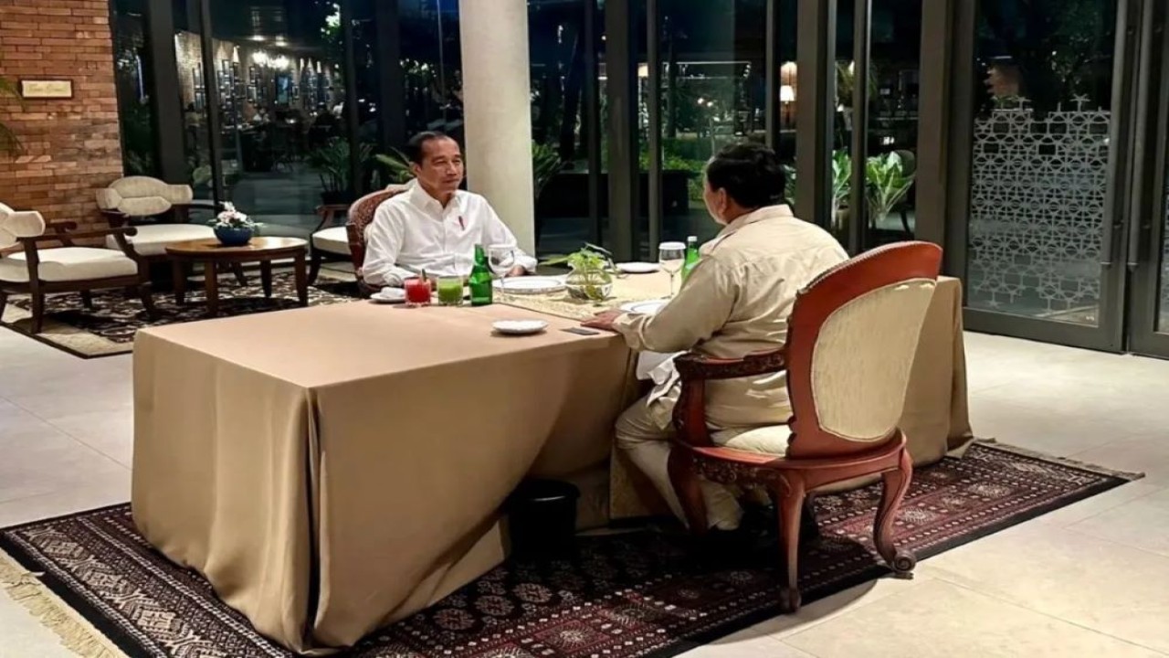 Tangkapan layar, Presiden Joko Widodo dan Presiden Terpilih Prabowo Subianto santap malam berdua di Jakarta, Selasa (8/10/2024). (ANTARA/Instagram @jokowi)