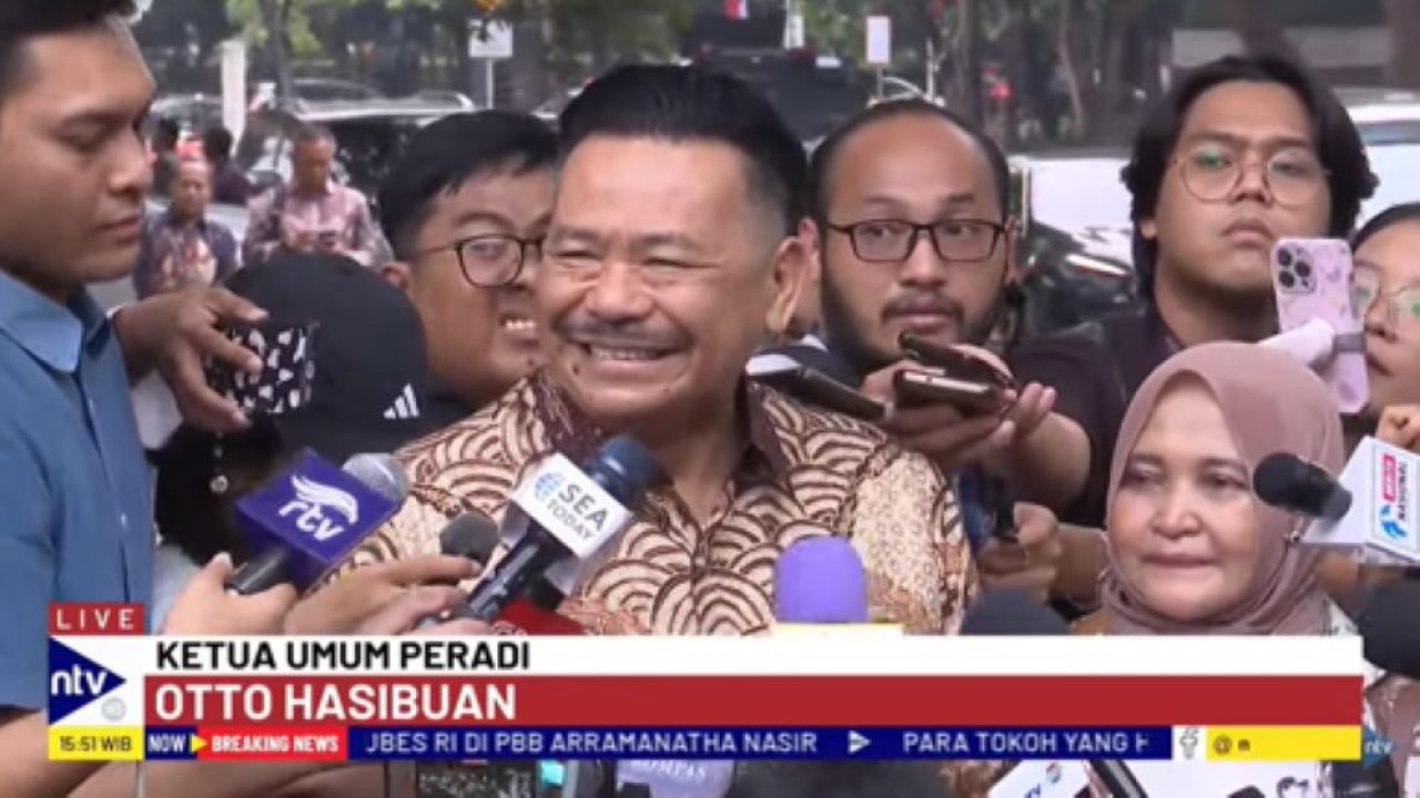 Otto Hasibuan menjawab pertanyaan awak media usai bertemu Prabowo Subianto