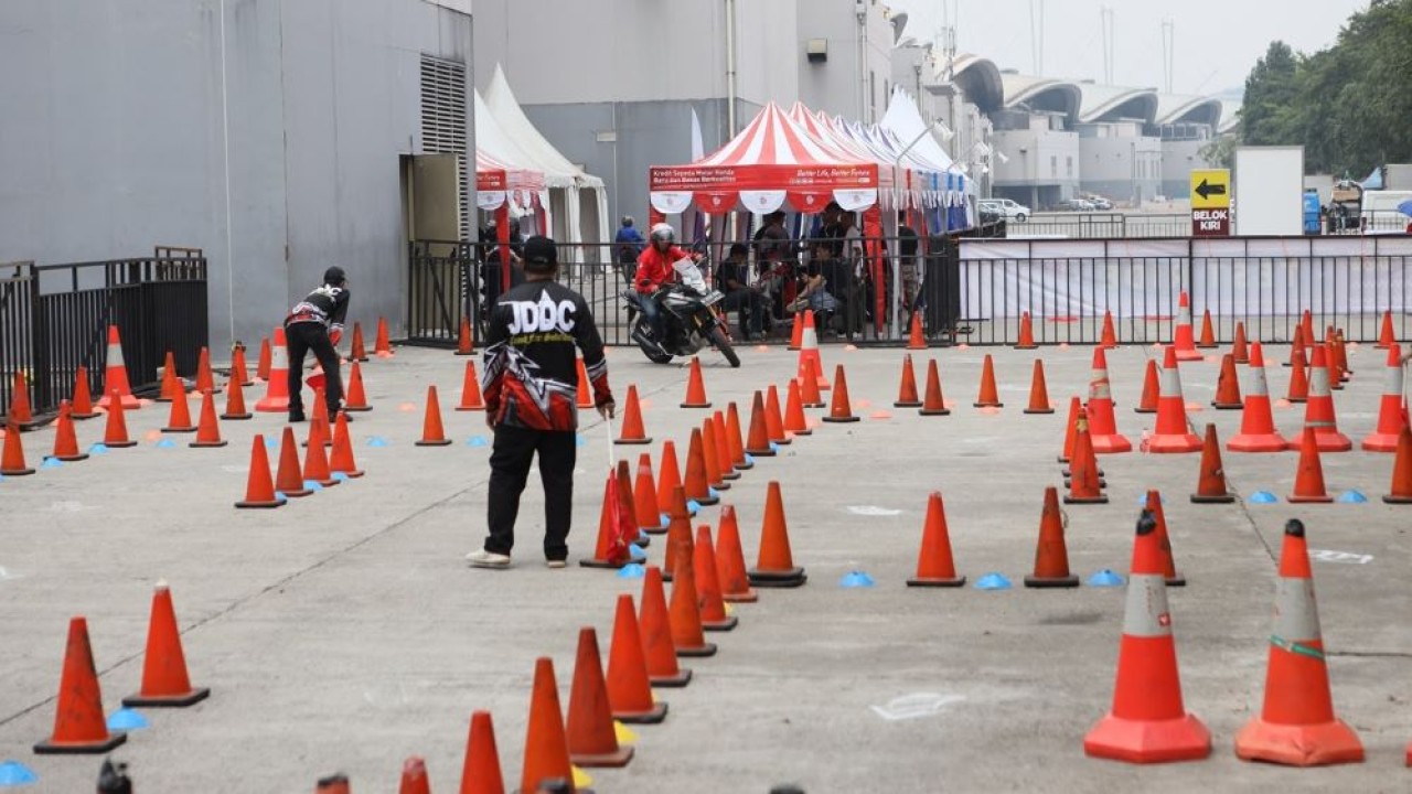 IMOS 2024 hadir dengan area test drive yang lebih besar. (Foto: Dok/Amara Tujuh Perjuangan/Adiantoro/NTV)