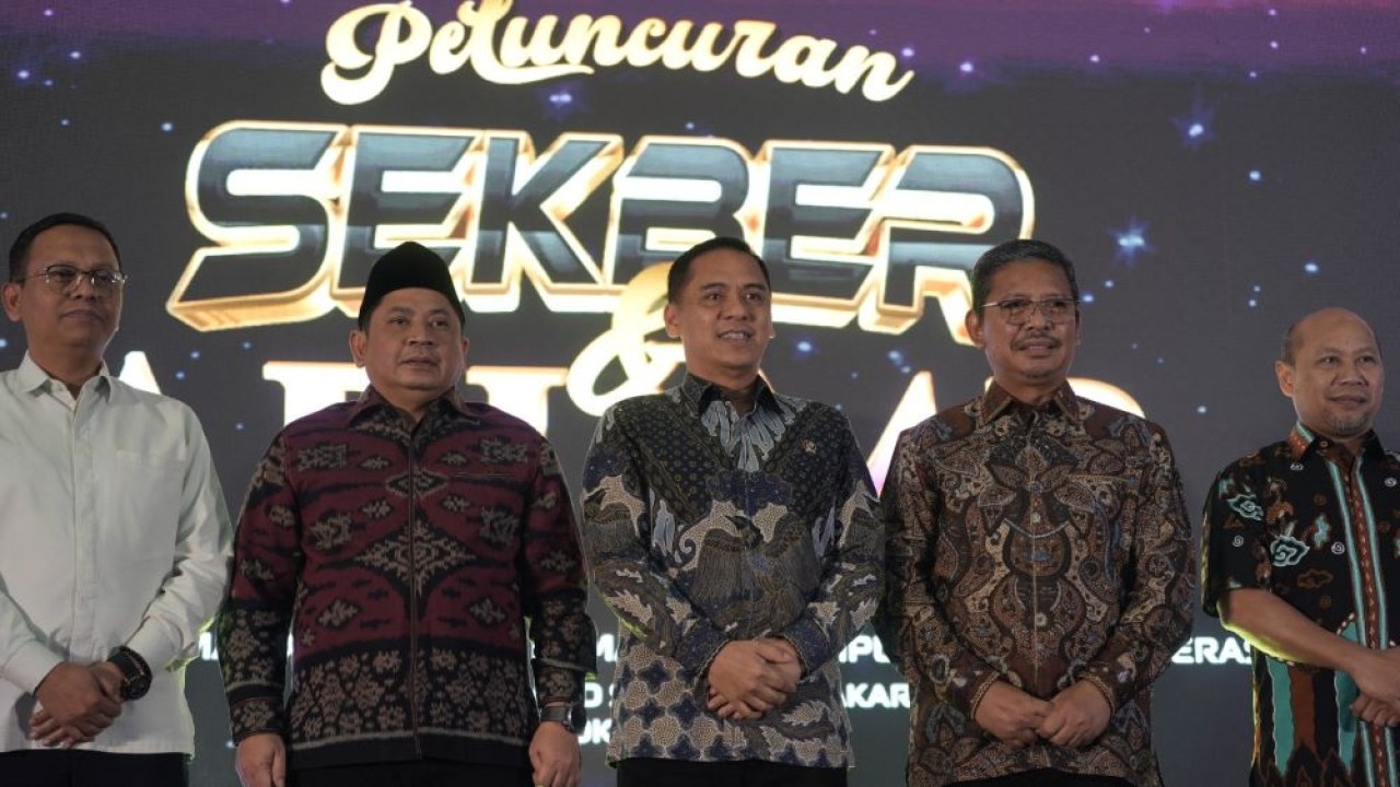 Foto bersama usai peluncuran Sekretariat Bersama dan Aplikasi Pemantauan Implementasi Moderasi Beragama (API-MB) di Jakarta, Kamis (3/10/2024). (Foto: Dok/Kemenag)