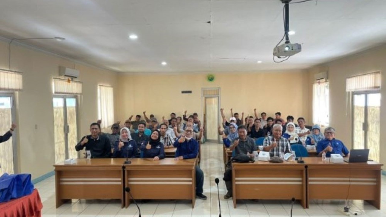 Suasana pelatihan Program Dosen Pulang Kampung (Dospulkam) IPB 2024 di Subang, Jawa Barat (Jabar), dengan kegiatan pelatihan "Revitalisasi Pendederan Ikan Patin". (Foto: Dok/Istimewa)