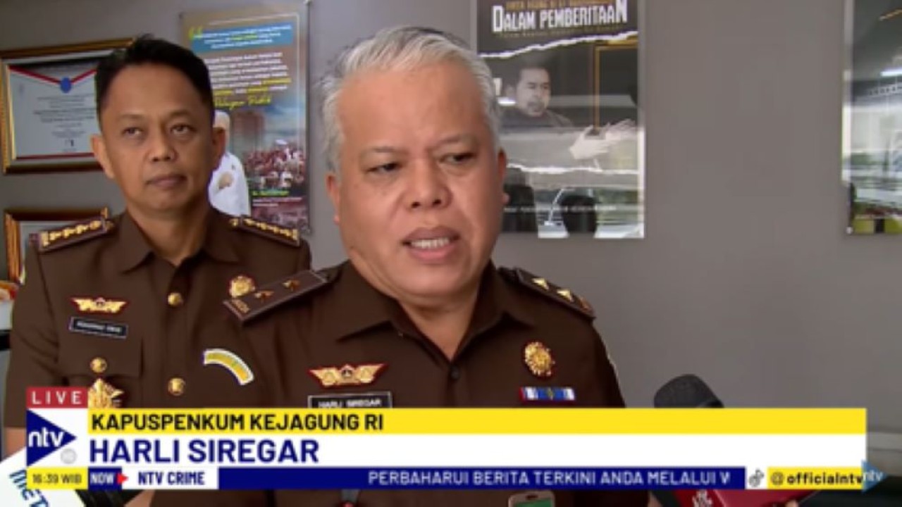 Kapuspenkum Kejagung Harli Siregar memberikan keterangan pers terkait kasus Ronald Tannur