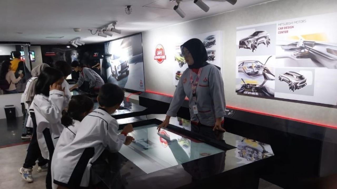 PT Mitsubishi Motors Krama Yudha Sales Indonesia (MMKSI) mengembangkan perangkat lunak terbaru di Mitsubishi Motors Car Design Center KidZania. (Foto: Istimewa)