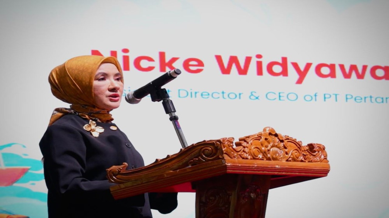 Direktur Utama Pertamina Nicke Widyawati memberikan sambutan pada kegiatan Pertamina Goes to Campus 2024 di Singapura/Foto: Istimewa