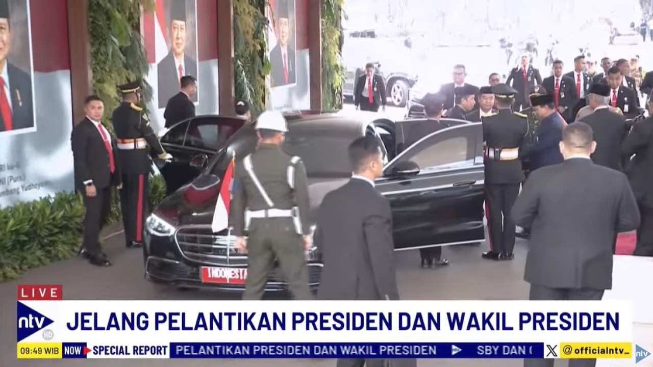 Presiden Jokowi dan Ibu Negara Iriana Joko Widodo disambut oleh Presiden Terpilih 2024-2029, Prabowo Subianto.