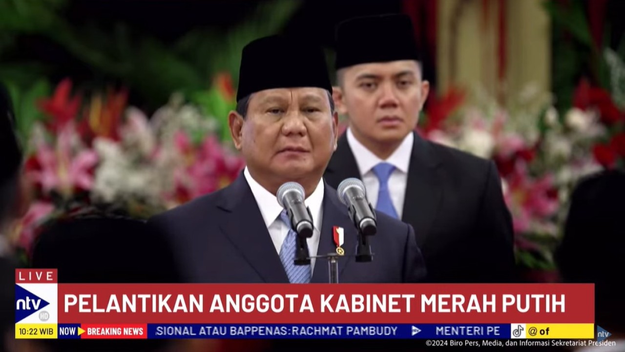 Presiden Prabowo Subianto resmi melantik Menteri Kabinet Merah Putih masa jabatan 2024-2029 di Istana Negara pada Senin, 21 Oktober 2024.