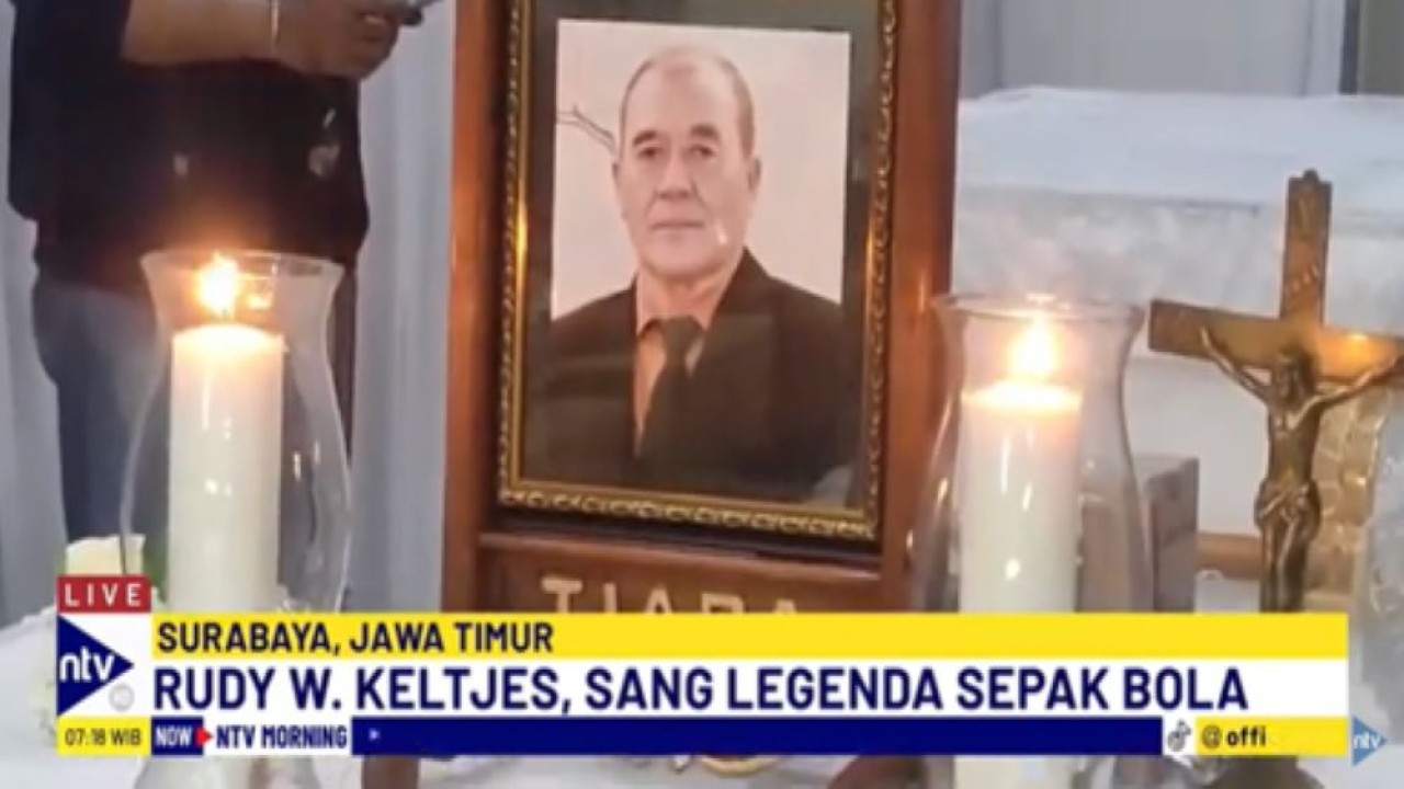 Jenazah mantan pemain timnas Rudy William Keltjes disemayamkan di Rumah Duka Adi Jasa Surabaya