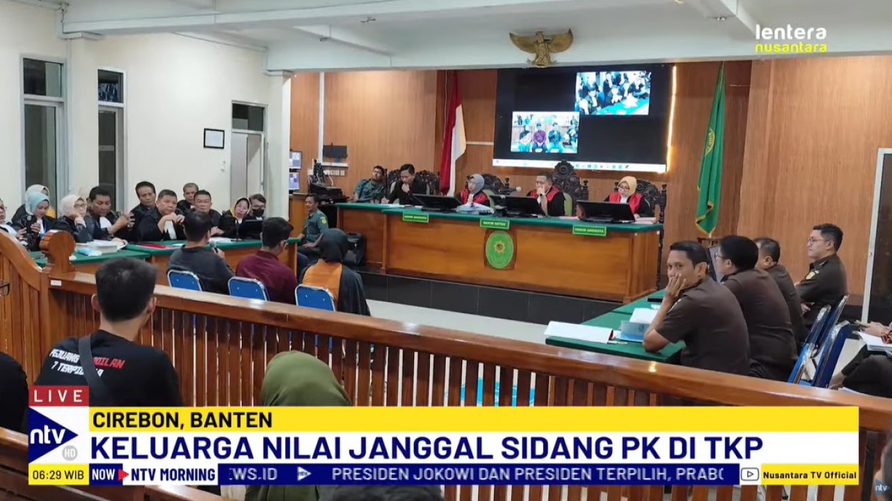 Suasana jalannya sidang peninjauan kembali (PK) terpidana kasus pembunuhan Vina di Pengadilan Negeri (PN) Cirebon, Jawa Barat.