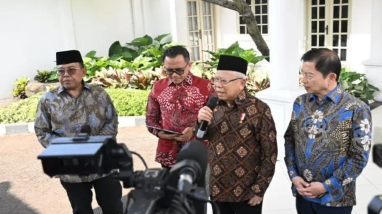 Wapres KH Ma'ruf Amin mengungkapkan apresiasinya ketika mempimpin Rapat Komite Pengarah Reformasi Birokrasi Nasional (KPRBN) di Auditorium Sekretariat Wakil Presiden (Setwapres), Jakarta Pusat (Jakpus), Senin (7/10/2024). (Foto: BPMI-Setwapres)