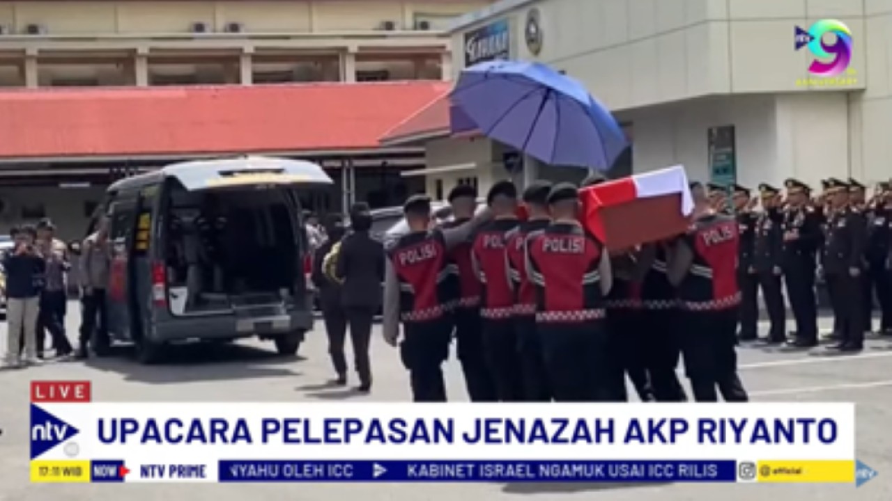 Upacara pelepasan jenazah AKP Riyanto Ulil di RS Bhayangkara Padang