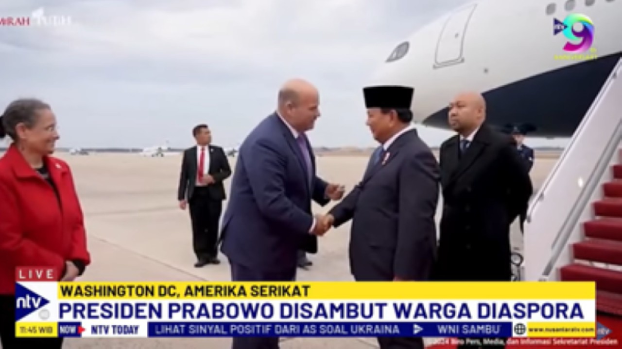 Presiden Prabowo Subianto disambut pejabat saat tiba di Amerika Serikat