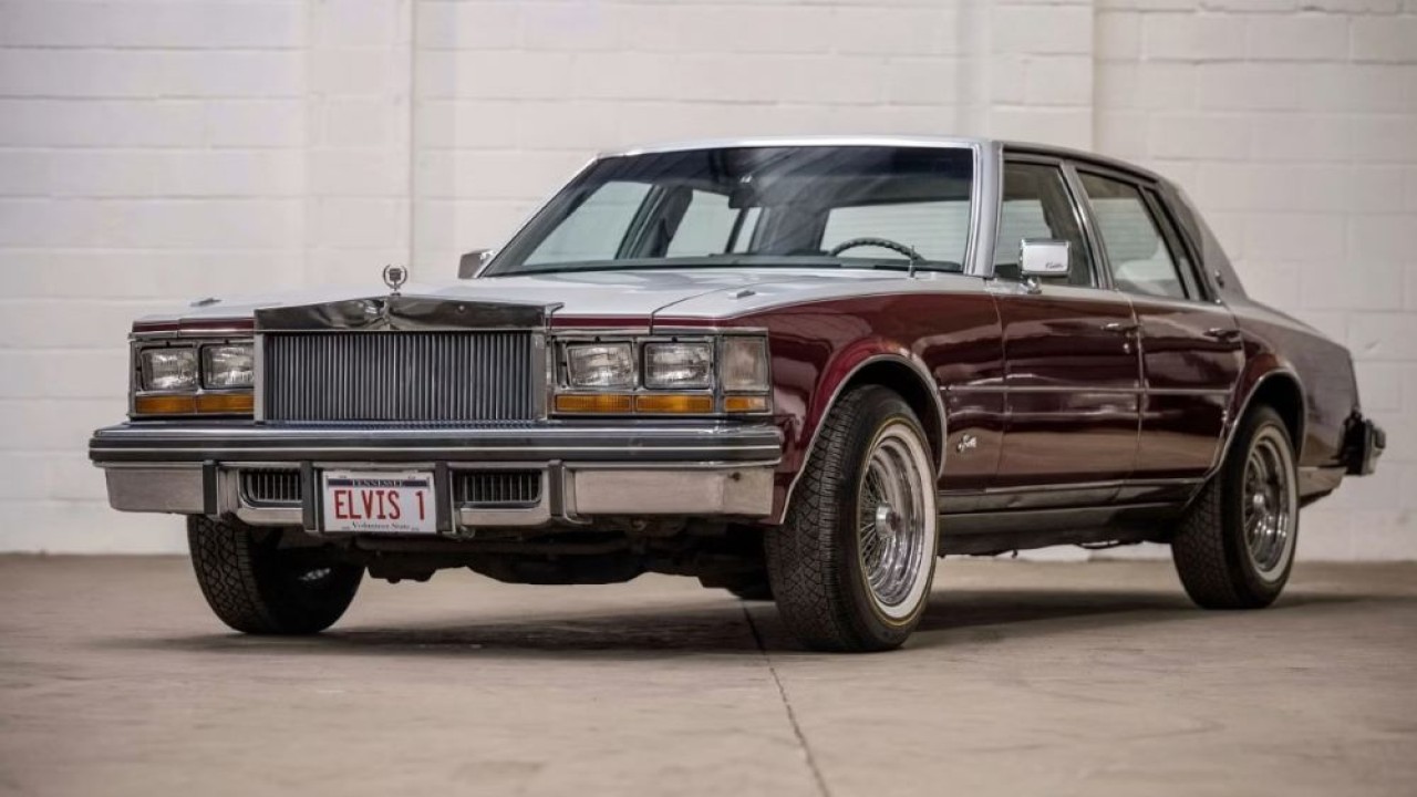 Cadillac Seville 1977 yang pernah dimiliki penyanyi legendaris Elvis Presley. (Foto: Bonhams via Drive)