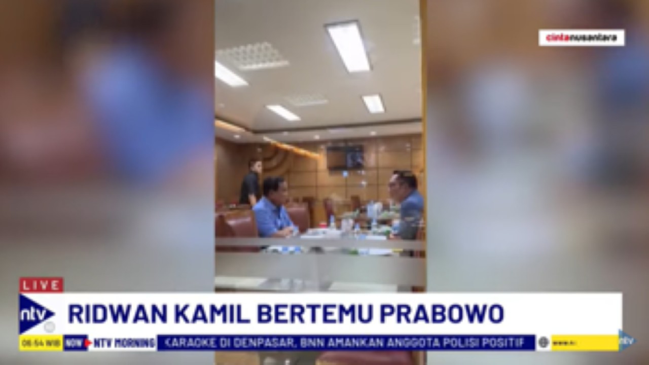 Presiden Prabowo Subianto makan malam bersama Ridwan Kamil di salah satu restoran Padang di Jakarta