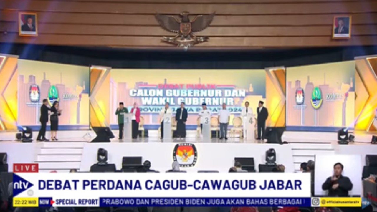 Empat pasangan calon gubernur dan wakil gubernur Jawa Barat menyampaikan pernyataan penutup usai debat perdana