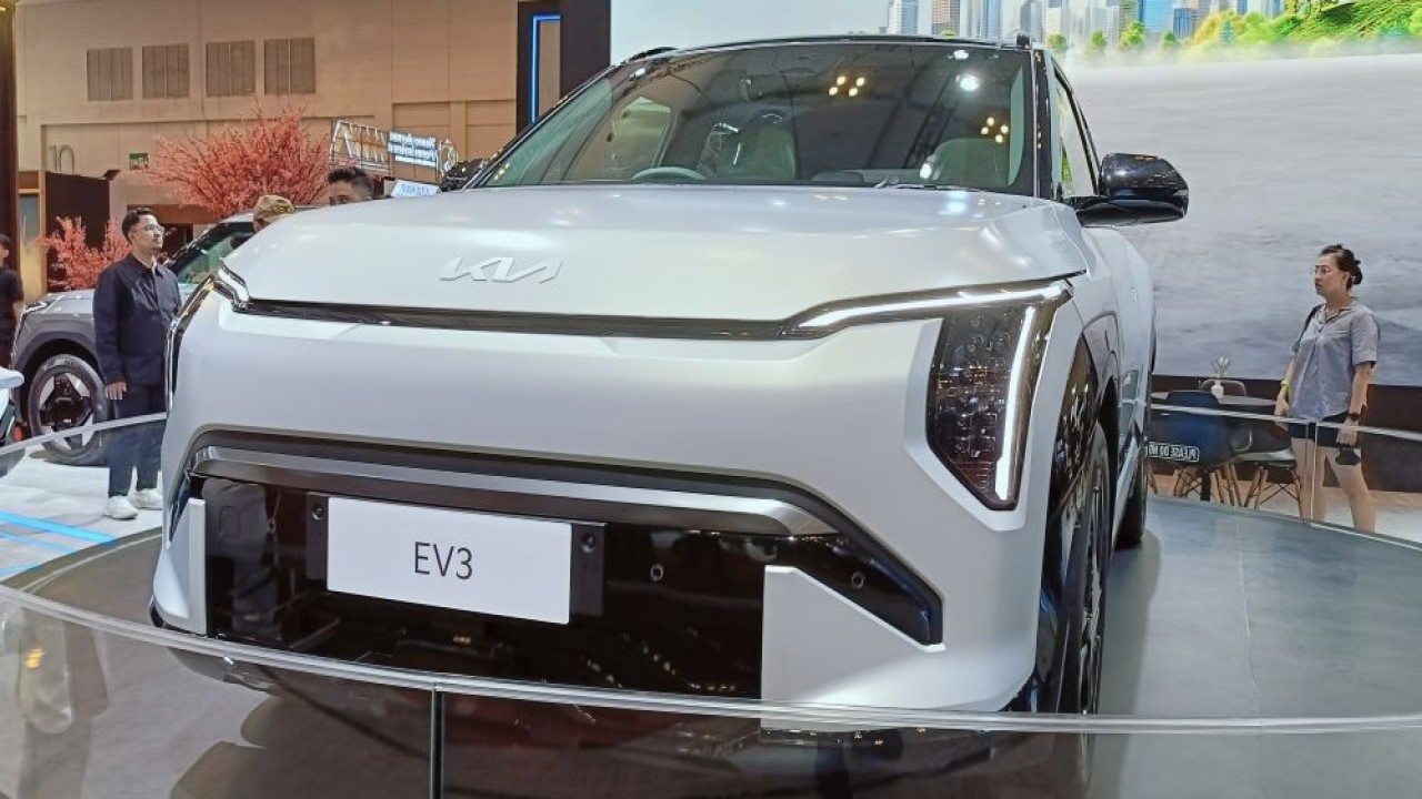 Mobil listrik KIA EV3 diperkenalkan di MUF GJAW 2024. (Foto: Adiantoro/NTV)