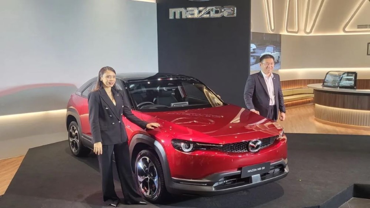 PT Eurokars Motor Indonesia (EMI) resmi meluncurkan mobil listrik pertama Mazda MX-30, di Mazda Indonesia Headquarters, Jakarta, Senin (11/11/2024). (Foto: ANTARA/Pamela Sakina)