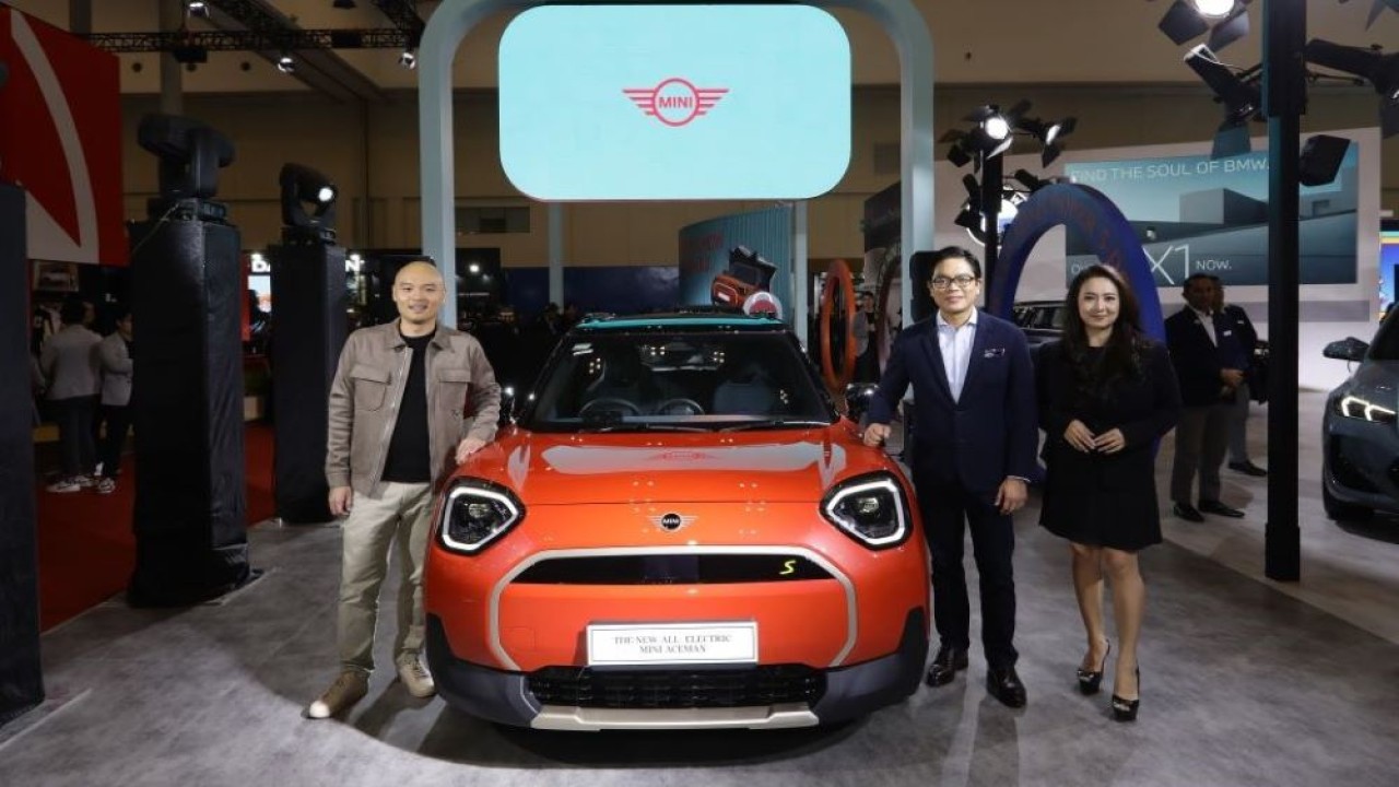 MINI Indonesia menghadirkan pertama kalinya MINI Aceman dan MINI 5-Door di MUF GJAW 2024. (Foto: Adiantoro/NTV)