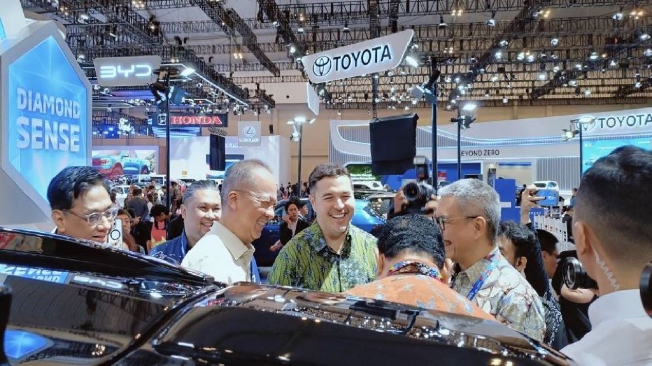 Pameran otomotif MUF GJAW 2024 telah dibuka secara resmi pada 22 November hingga 1 Desember 2024. (Foto: Adiantoro/NTV)