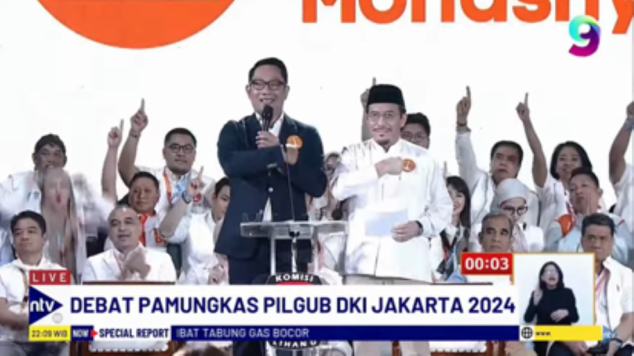 Pasangan calon gubernur dan wakil gubernur Jakarta nomor urut satu, Ridwan Kamil-Suswono menyampaikan pernyataan penutup dalam debat terakhir