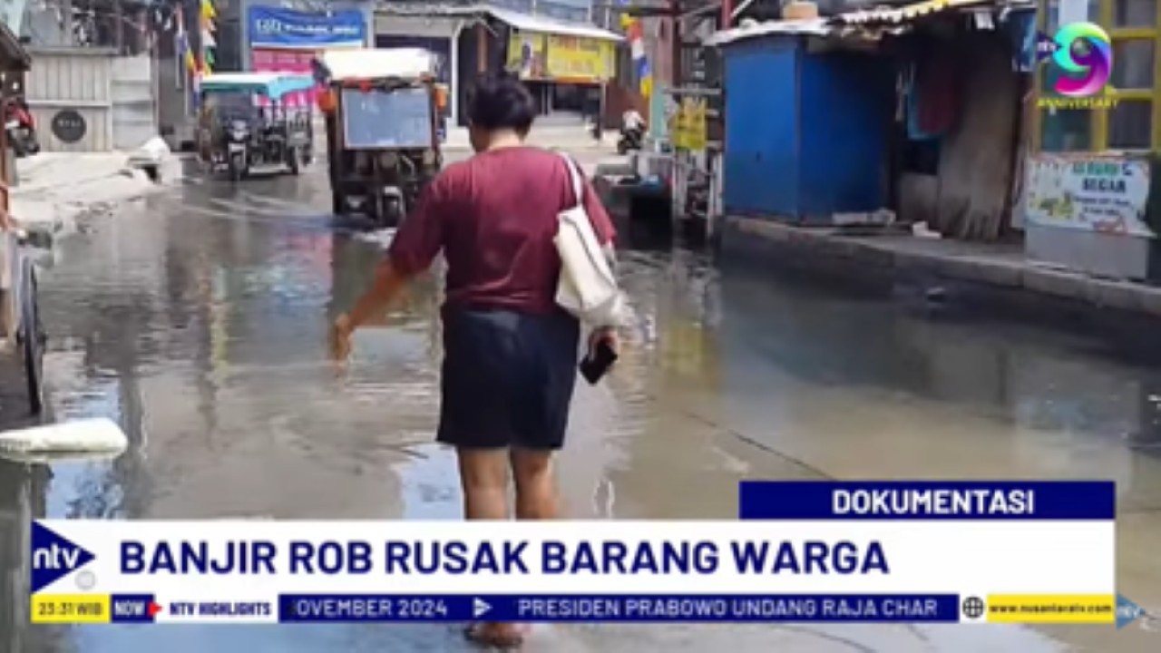 Sebagian kawasan di Muara Angke masih digenangi banjir rob