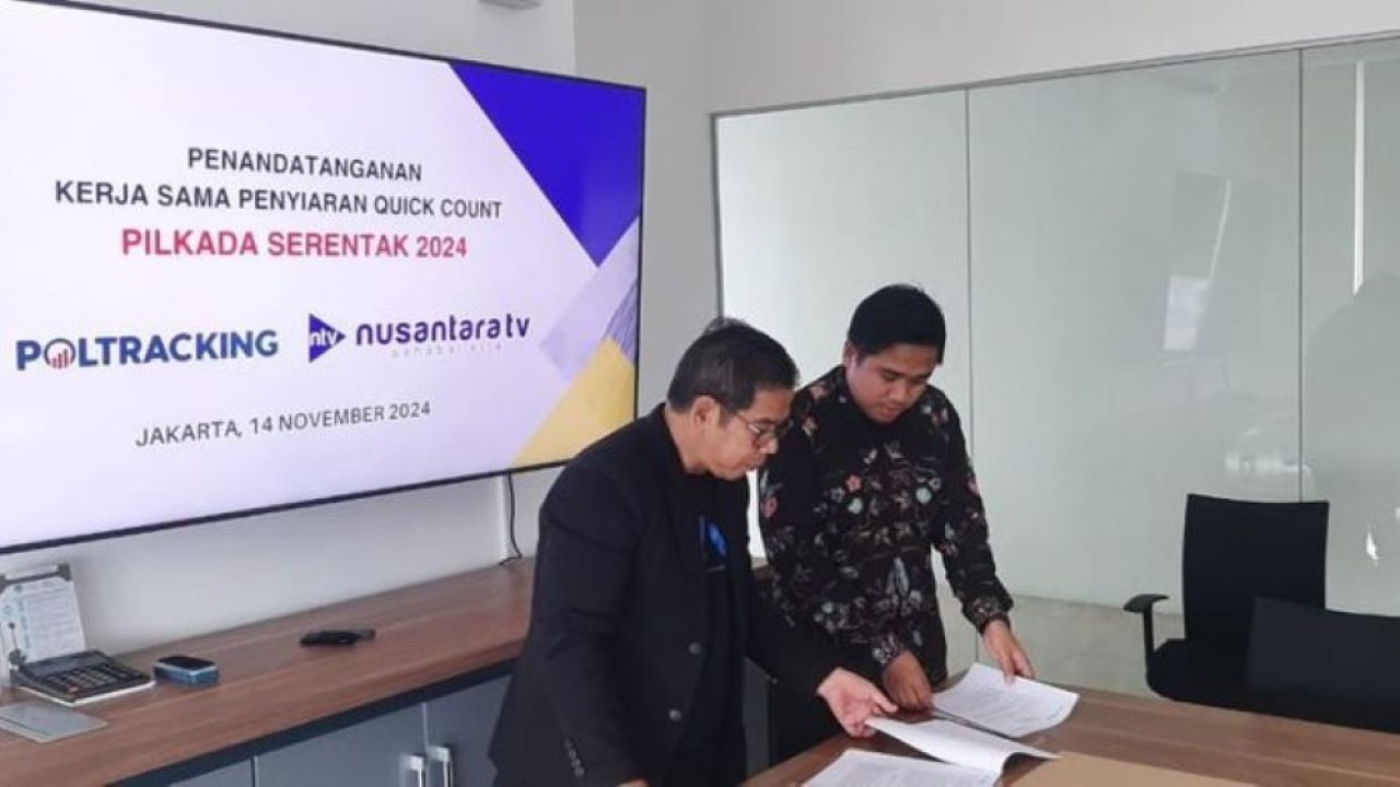 Teken Kerja Sama Penyiaran Quick Count Pilkada Serentak 2024 antara Nusantara TV dan Poltracking. (Dok.Ntvnews.id)