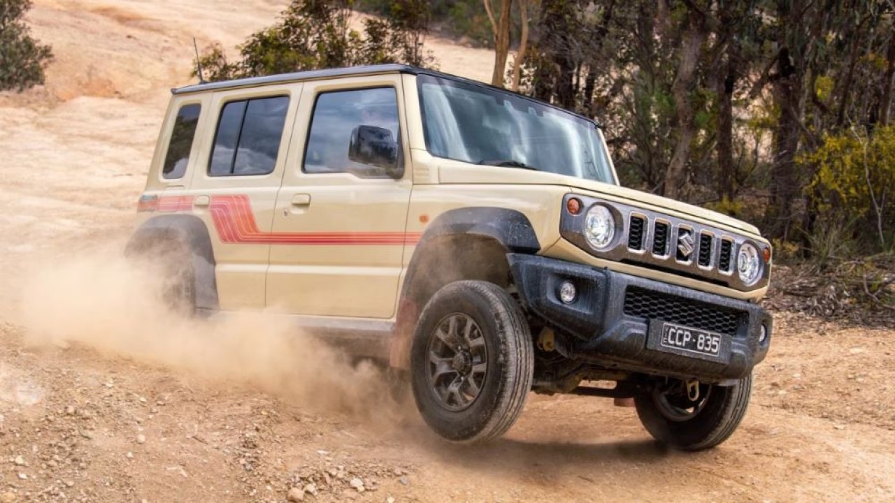 Ilustrasi. Suzuki Jimny 5 pintu. (Foto: Drive)