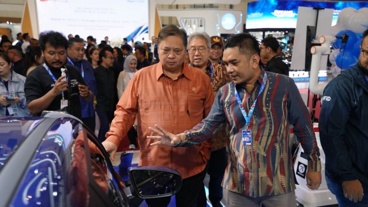 Menteri Koordinator Bidang Perekonomian Airlangga Hartarto saat mengunjungi MUF GJAW 2024 di ICE BSD City, Kabupaten Tangerang, Banten, Minggu, 1 Desember 2024. (Foto: Istimewa/Humas Ekon)