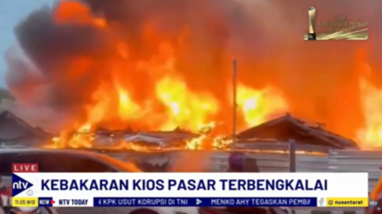 Kebakaran hebat melanda eks pasar Pojok Pramuka