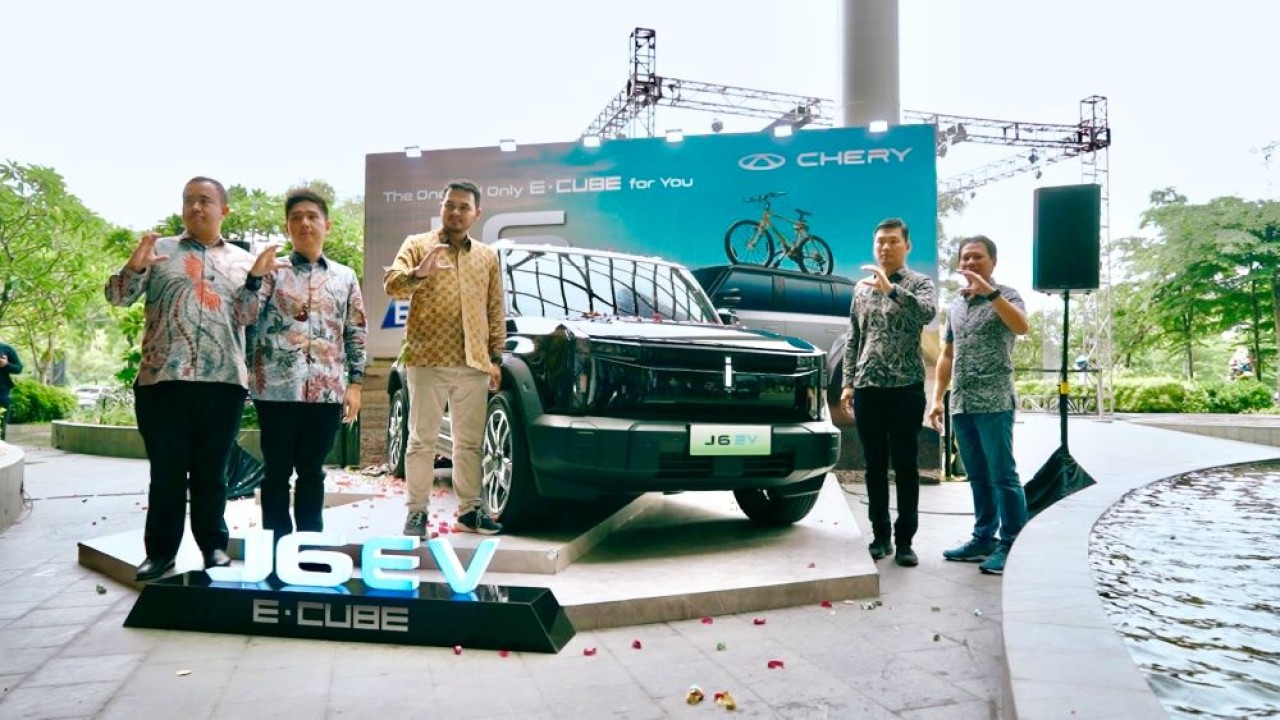 PT Chery Sales Indonesia (CSI) resmi memperkenalkan Chery J6 untuk konsumen Surabaya. (Foto: Istimewa/PT CSI)