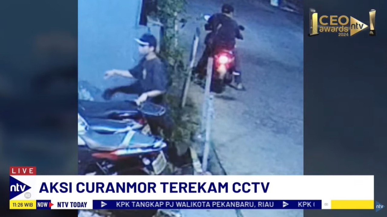 Motor yang sedang mengalami kempes ban tersebut raib dibawa kabur pelaku dengan cara didorong.