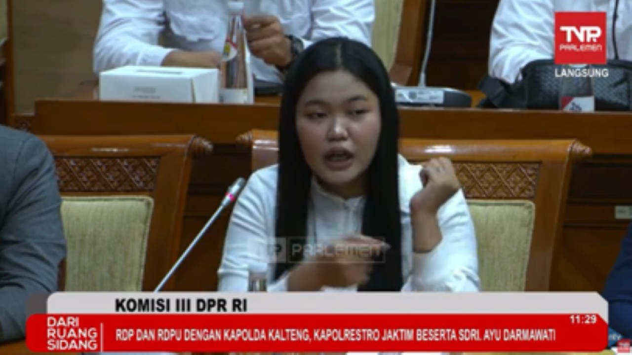 Dwi Ayu Darmawati korban penganiayaan yang dilakukan seorang anak bos toko roti diundang Komisi III DPR RI untuk menceritakan kejadian yang dialaminya