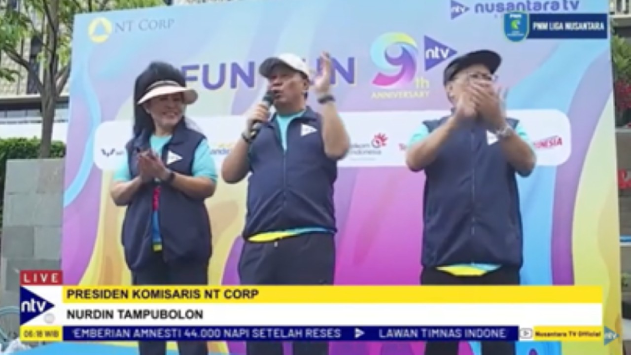 Presiden Komisaris NT Corp Nurdin Tampubolon didampingi istri Lince Berliana Tobing dan Presiden Direktur Nusantara TV, Don Bosco Selamun memberikan sambutan pada acara Fun Run perayaan HUT ke-9 Nusantara TV