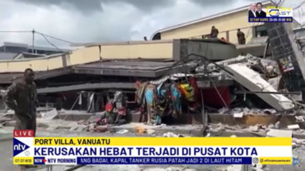 Beberapa bangunan runtuh akibat gempa hebat yang terjadi di Vanuatu