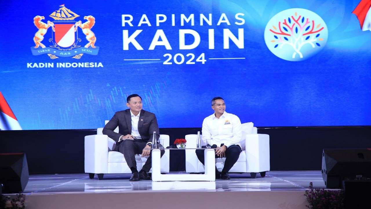 Menteri Koordinator Bidang Infrastruktur dan Pembangunan Kewilayahan, Agus Harimurti Yudhoyono bersama Ketua Umum Kadin Anindya Bakrie/Foto: Istimewa