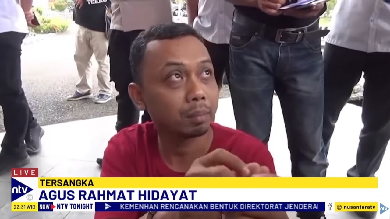 Agus Rahmat Hidayat nekat membakar Kantor Pelayanan Pajak Pratama Kotabumi, Lampung Utara, Lampung.