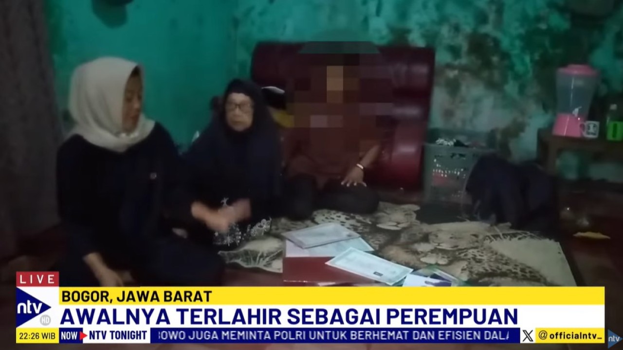 Seorang remaja berusia 14 tahun berinisial TAP memiliki kelamin ganda.