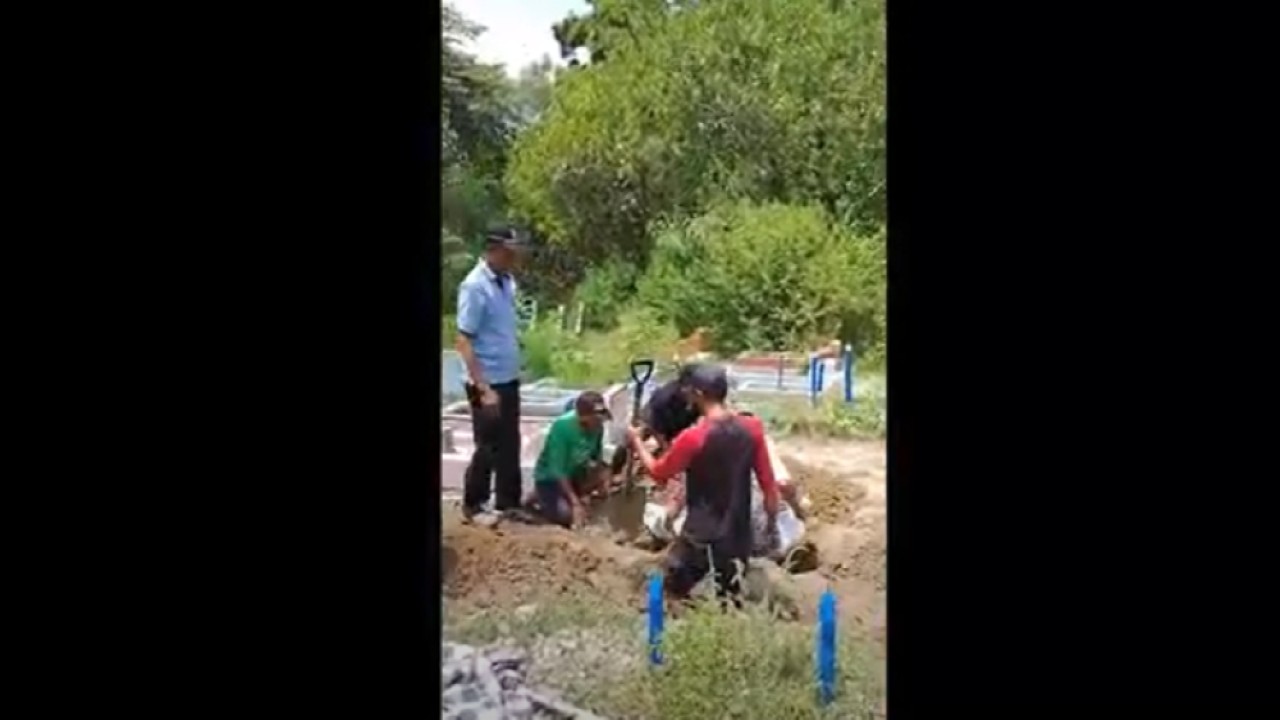 Diduga karena beda pilihan di Pilkada, makam suami istri di Bulukumba terpaksa dipindahkan