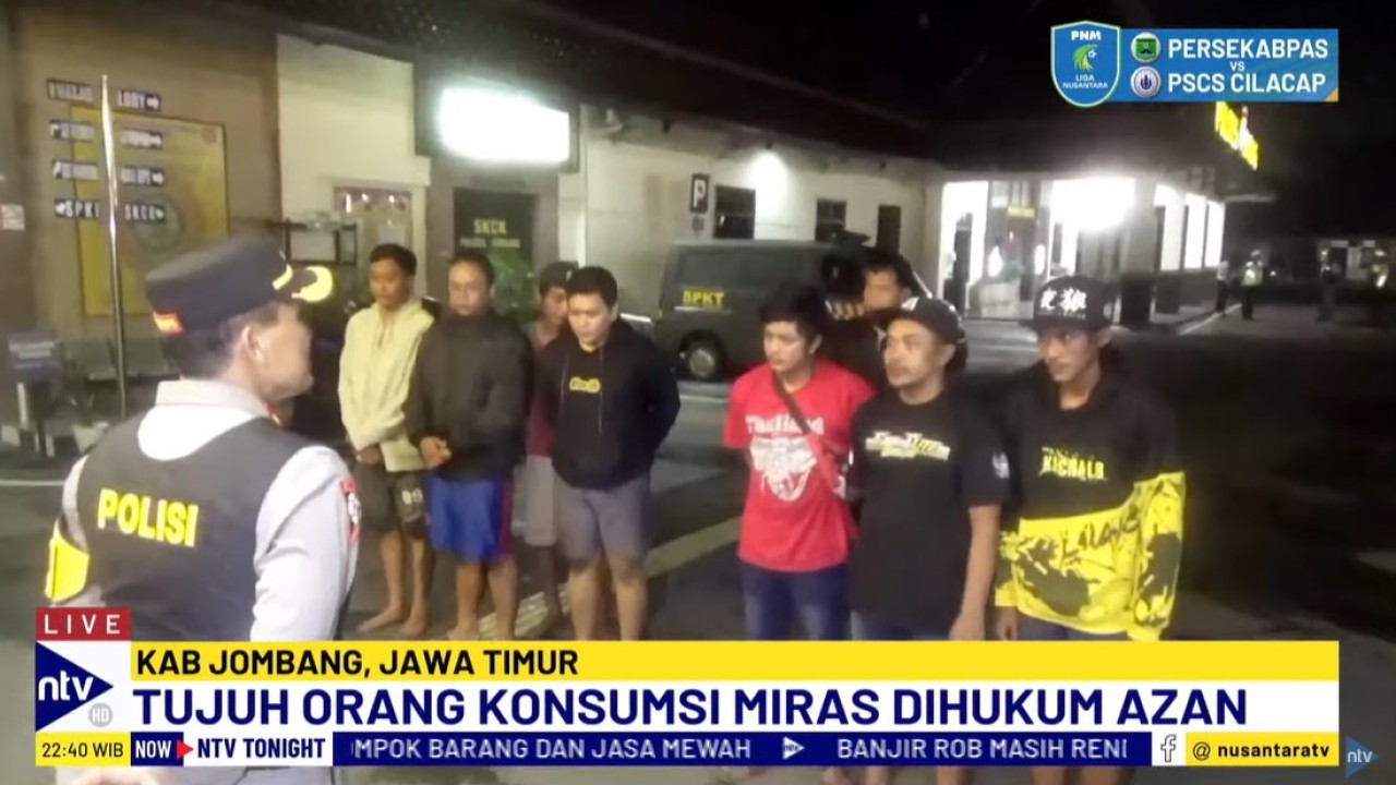 Para pemuda yang kedapatan mengonsumsi miras diberikan sanksi berupa teguran dan hukuman dengan mengumandangkan azan