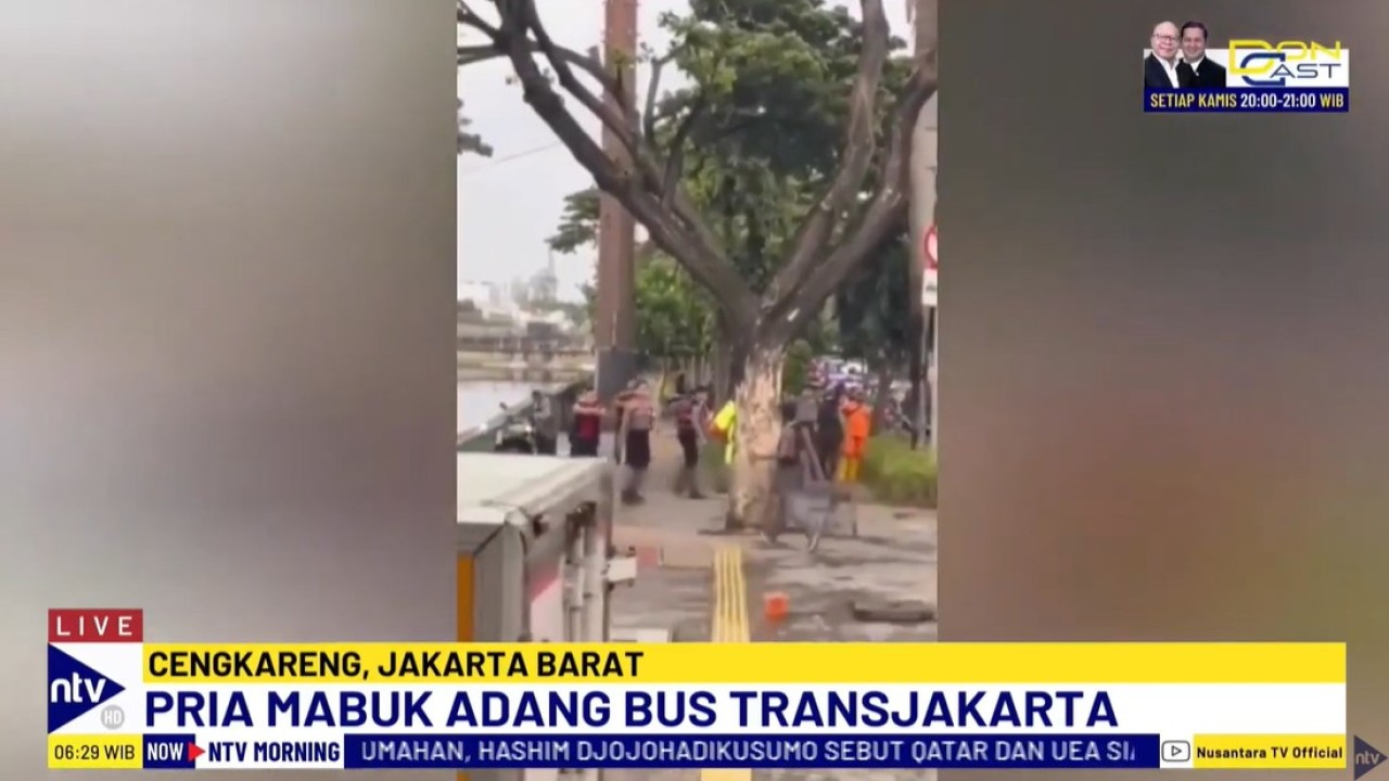 Seorang pria berinisial MT mengadang bus Transjakarta di Jalan Daan Mogot Raya, Jembatan Gantung, Cengkareng, Jakarta Barat, berhasil diamankan polisi.