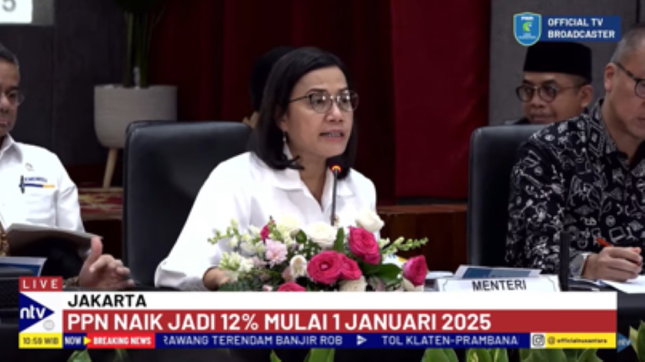 Menkeu Sri Mulyani memaparkan alasan pemerintah menaikkan PPN jadi 12% pada Konferensi pers Paket Kebijakan Ekonomi di Jakarta