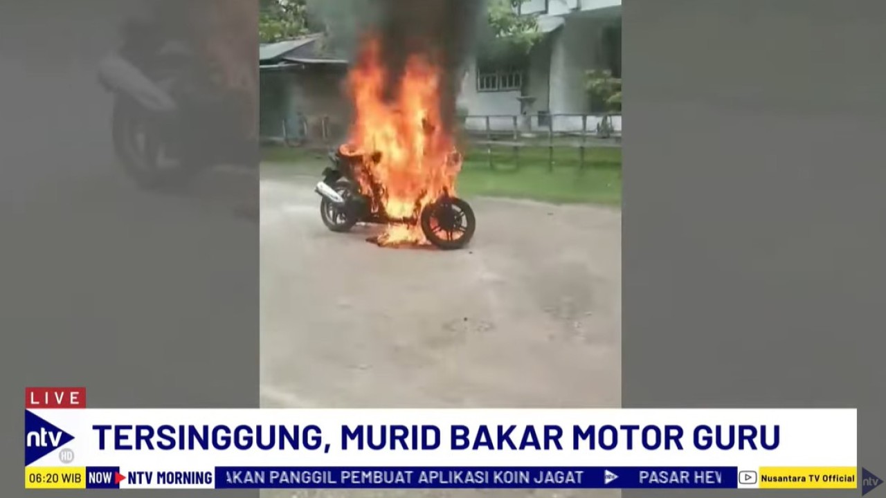 Ahmad Qurtubi sempat mengancam sang guru Ahmad Nurdin menggunakan senjata tajam, lalu merusak dan membakar motor.