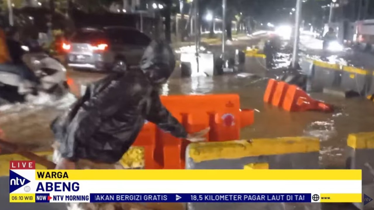 Hujan lebat yang mengguyur Jakarta pada Selasa (28/1/2025) malam, menyebabkan terjadinya banjir di beberapa titik.